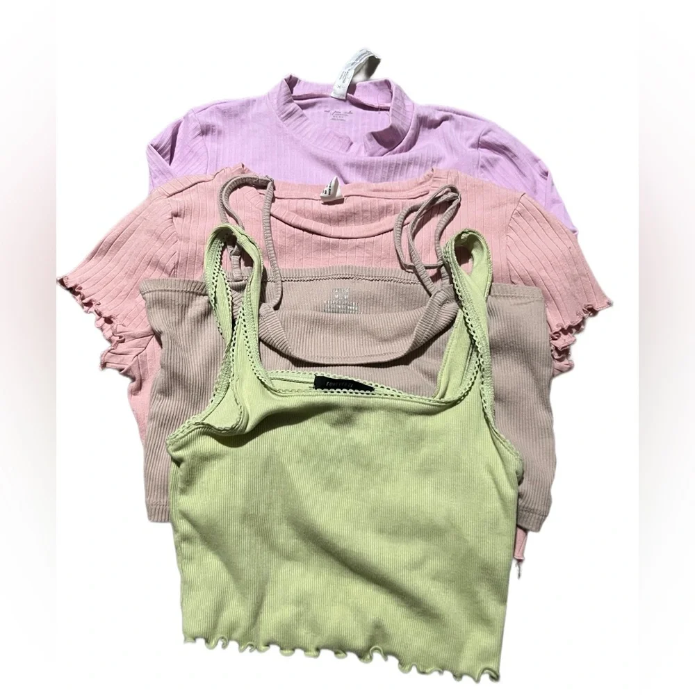 Bundle of 4 crop and cami tops sizes very S-M but the smalls fit like mediums - Picture 1 of 6